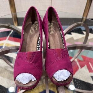 TOMS Women's Fuchsia Peep Toe Espadrilles